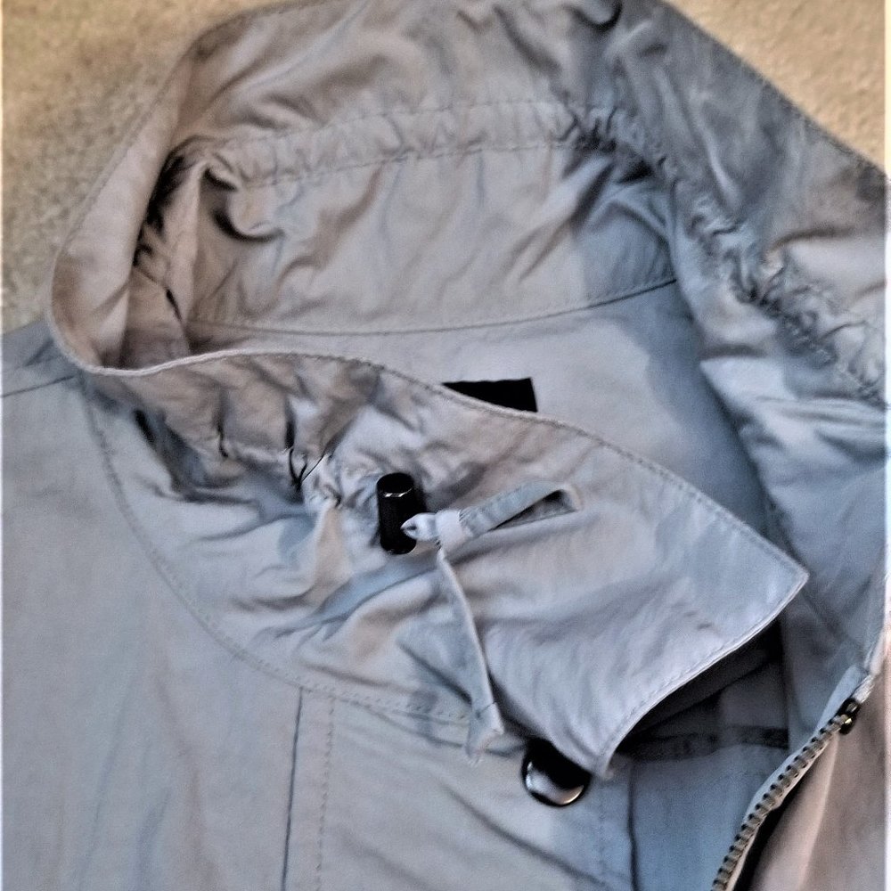 Banana Republic rain coat with ruffled collar M - Picture 5 of 12